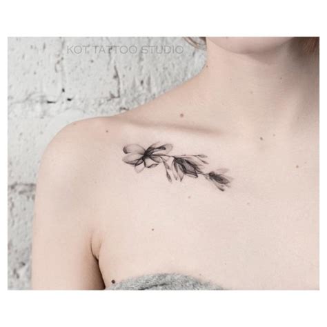 tatuajes en el pecho para mujer|tatuajes de pecho modestos.